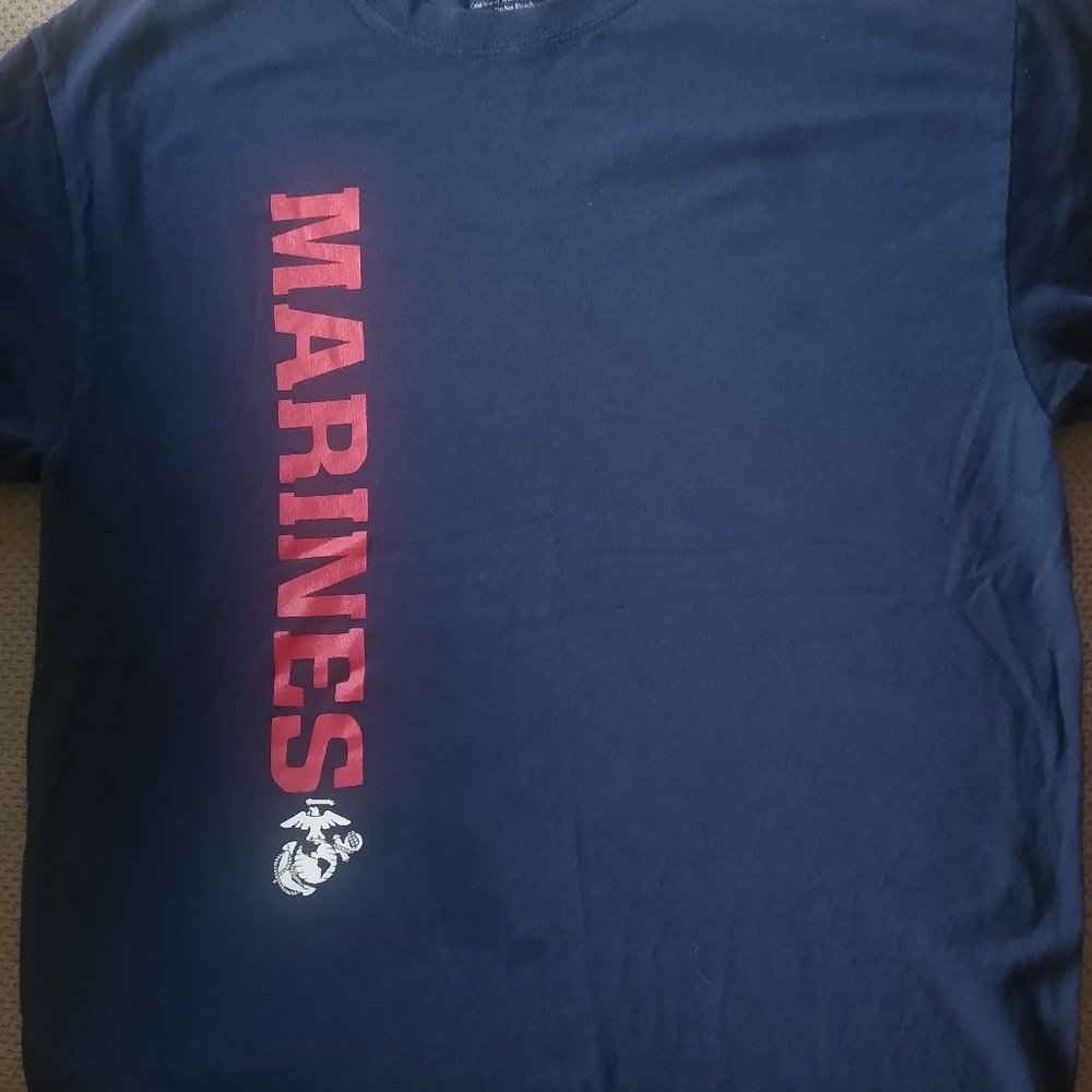 Large Marines tee never worn but washed